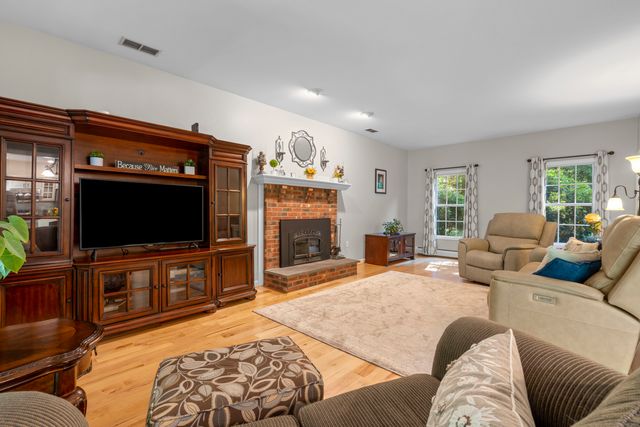 32 Blackledge Drive, Colchester, CT 06415