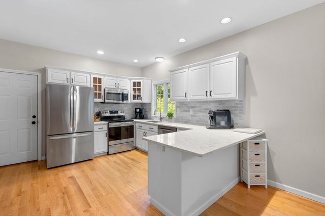 32 Blackledge Drive, Colchester, CT 06415
