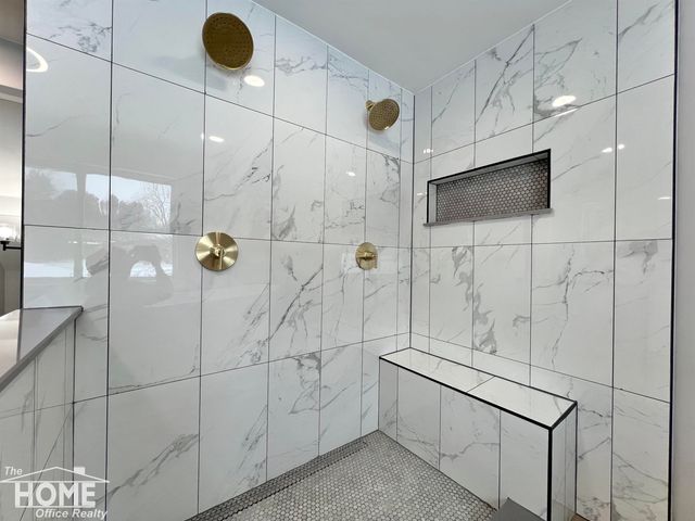 1387 S Byron Road, Venice Twp, MI 48449