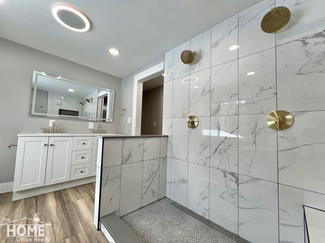 1387 S Byron Road, Venice Twp, MI 48449