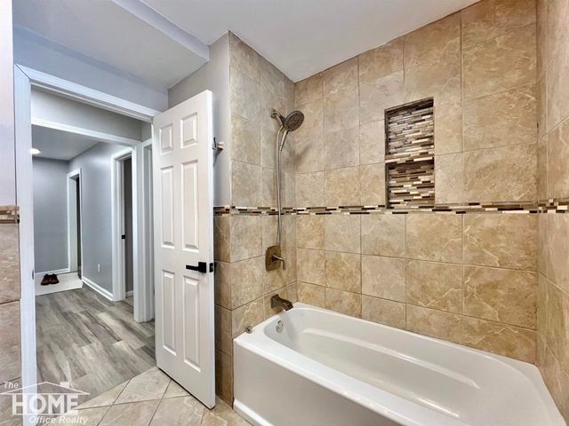 1387 S Byron Road, Venice Twp, MI 48449