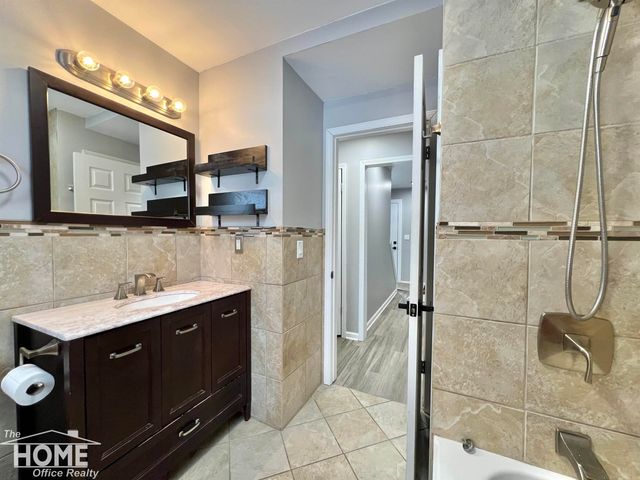 1387 S Byron Road, Venice Twp, MI 48449