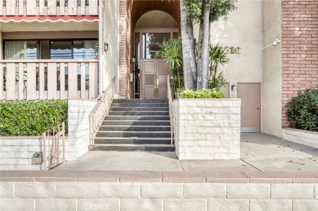 5216 Yarmouth 107, Encino, CA 91316