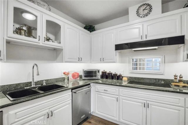 5216 Yarmouth 107, Encino, CA 91316