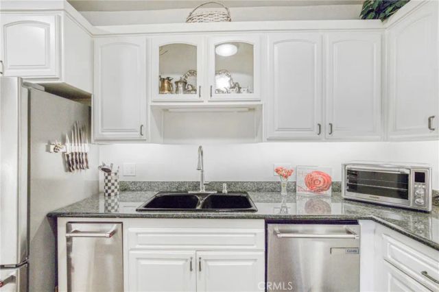 5216 Yarmouth 107, Encino, CA 91316