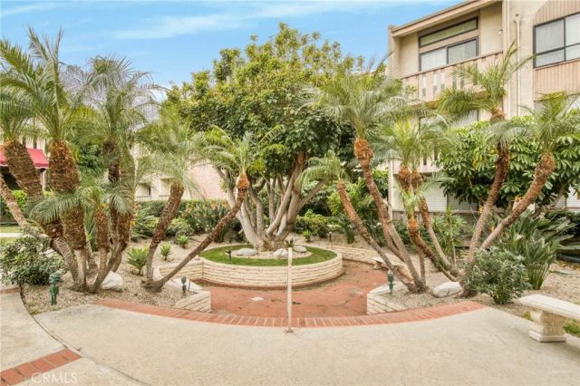 5216 Yarmouth 107, Encino, CA 91316