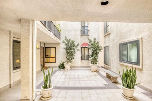 5216 Yarmouth 107, Encino, CA 91316