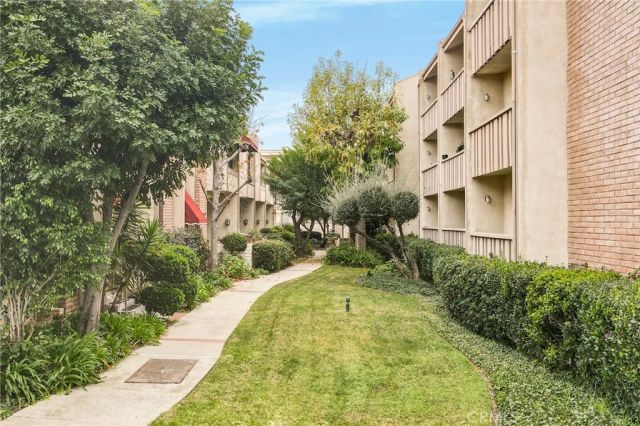 5216 Yarmouth 107, Encino, CA 91316