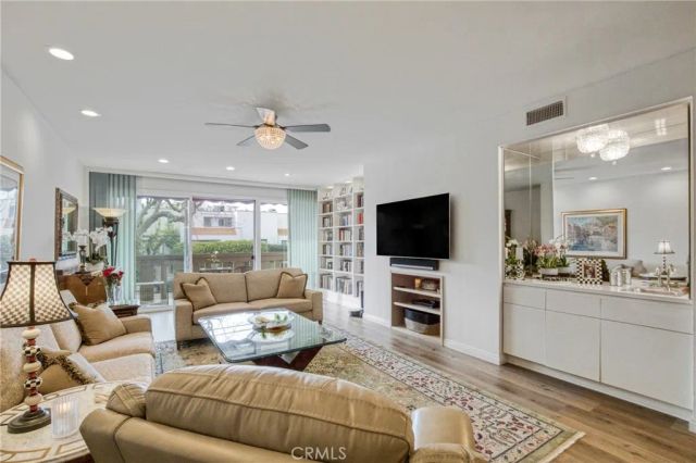 5216 Yarmouth 107, Encino, CA 91316