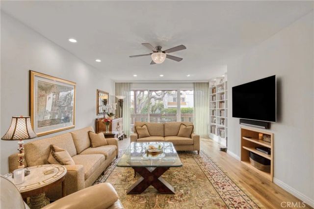 5216 Yarmouth 107, Encino, CA 91316