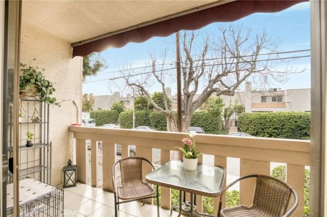 5216 Yarmouth 107, Encino, CA 91316