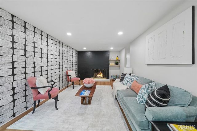 12725 Westport Drive, St Louis, MO 63146