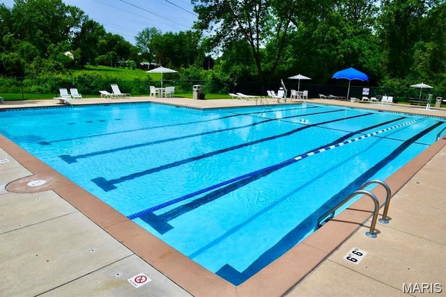 12725 Westport Drive, St Louis, MO 63146