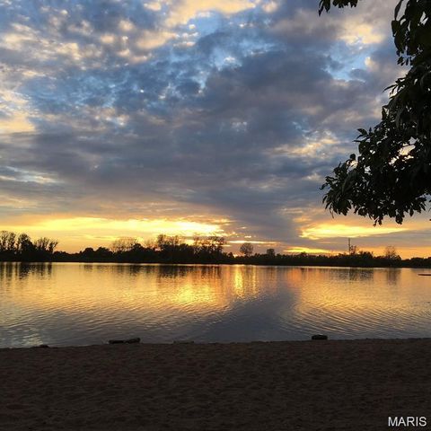 12725 Westport Drive, St Louis, MO 63146