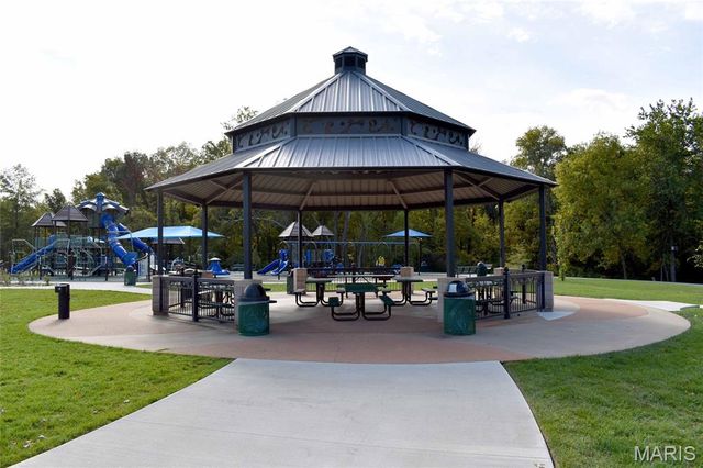 12725 Westport Drive, St Louis, MO 63146