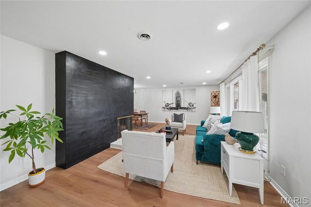 12725 Westport Drive, St Louis, MO 63146