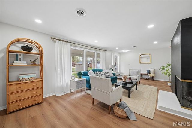 12725 Westport Drive, St Louis, MO 63146