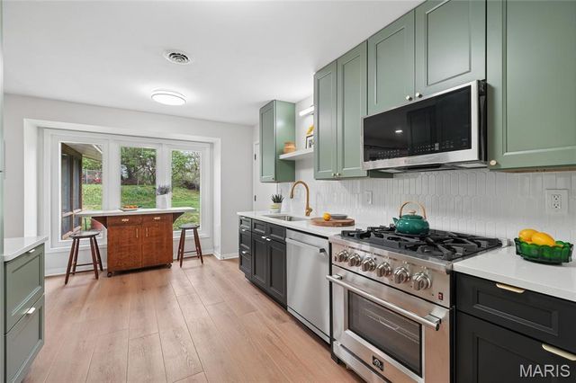 12725 Westport Drive, St Louis, MO 63146