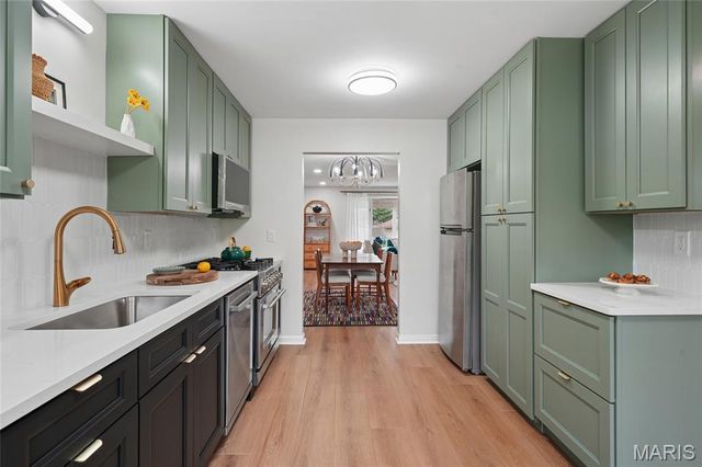 12725 Westport Drive, St Louis, MO 63146