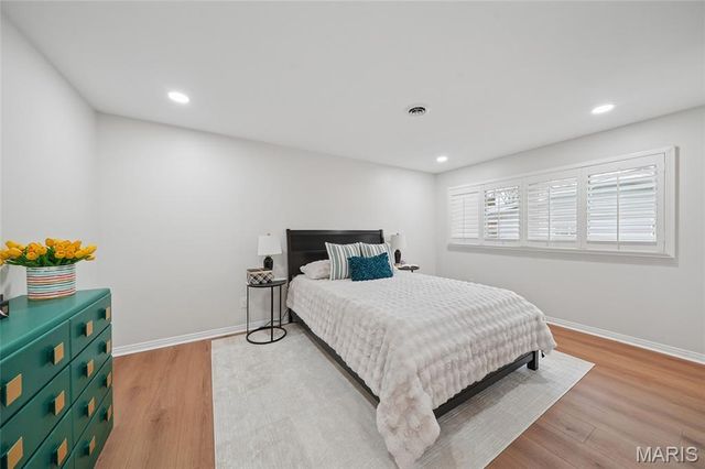 12725 Westport Drive, St Louis, MO 63146