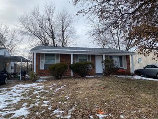 10541 Castle Drive, St Louis, MO 63136