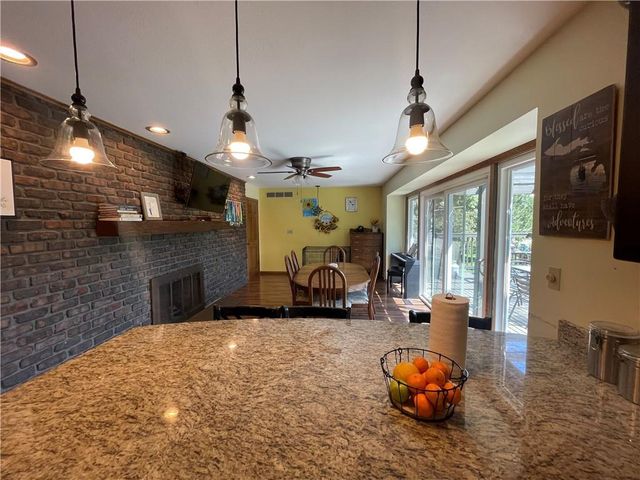 1211 N 6th Street, Hiawatha, KS 66434