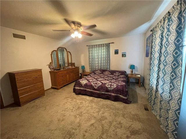 1211 N 6th Street, Hiawatha, KS 66434