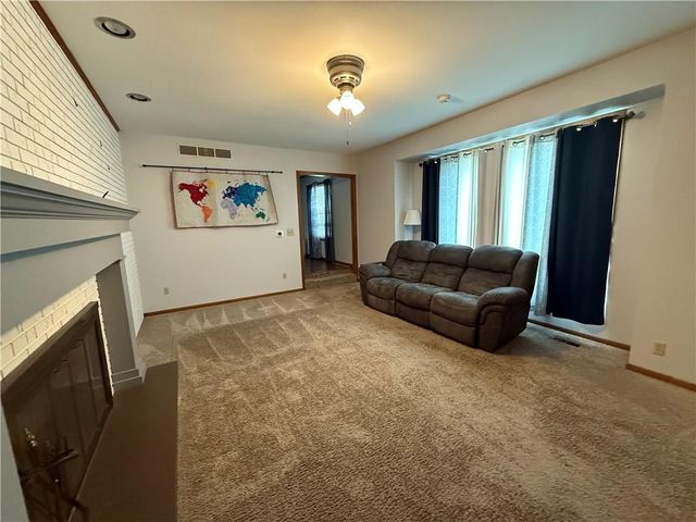 1211 N 6th Street, Hiawatha, KS 66434