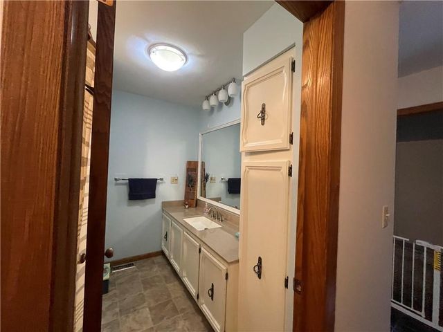 1211 N 6th Street, Hiawatha, KS 66434