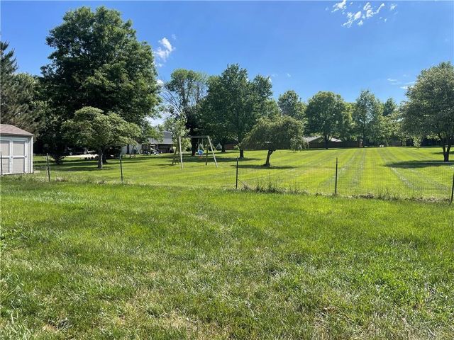 1211 N 6th Street, Hiawatha, KS 66434