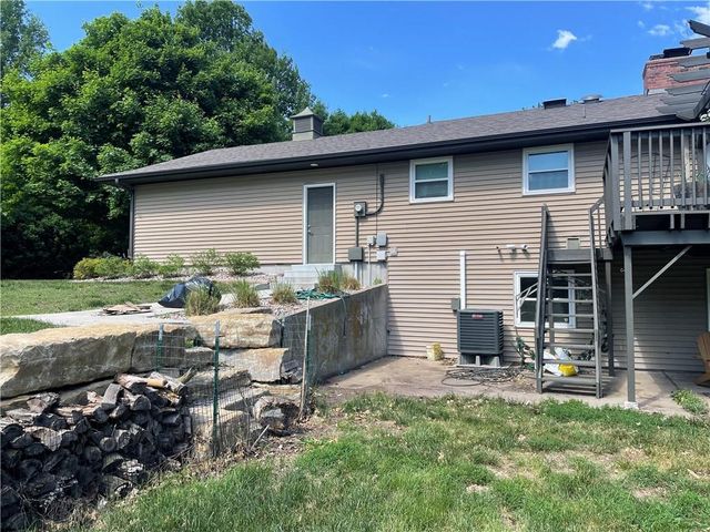 1211 N 6th Street, Hiawatha, KS 66434