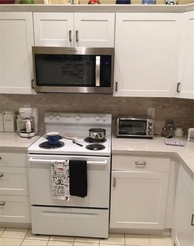 10875 Lake Front Place 10875, Boca Raton, FL 33498