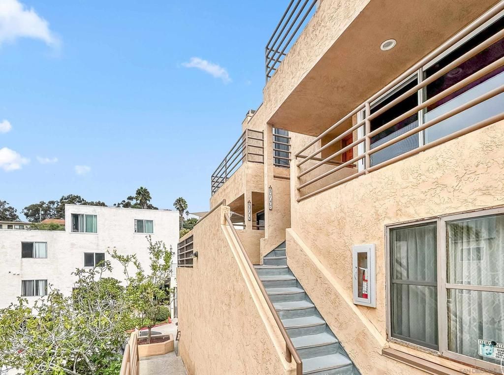 5742 Mildred St, San Diego, CA 92110 — photo 2