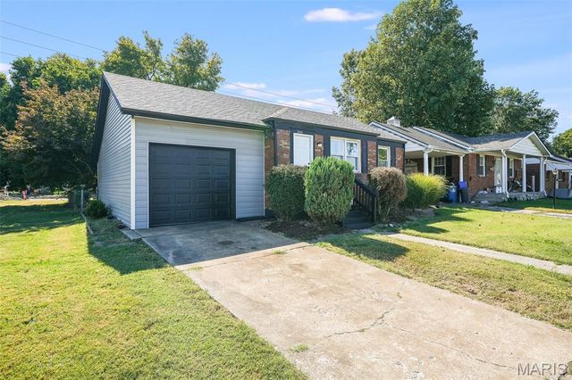 2668 E 27th Street, Granite City, IL 62040