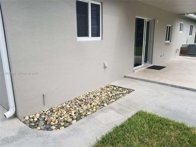 1016 NE 5th St 0, Hallandale Beach, FL 33009