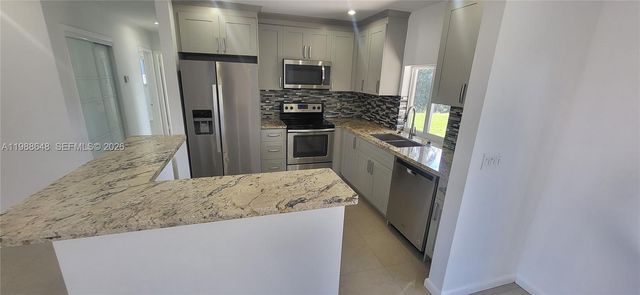 1016 NE 5th St 0, Hallandale Beach, FL 33009