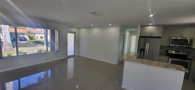 1016 NE 5th St 0, Hallandale Beach, FL 33009