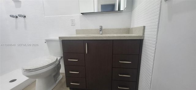 1016 NE 5th St 0, Hallandale Beach, FL 33009