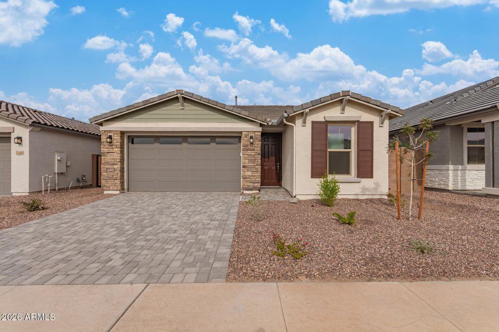 5404 W ROYAL PALM Road, Glendale, AZ 85302