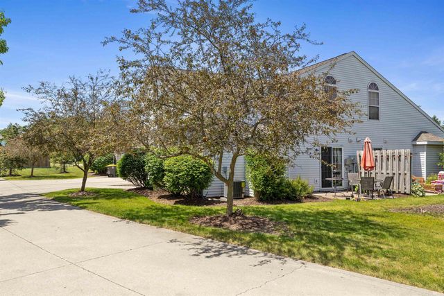 5715 Thornbriar Lane, Fort Wayne, IN 46835