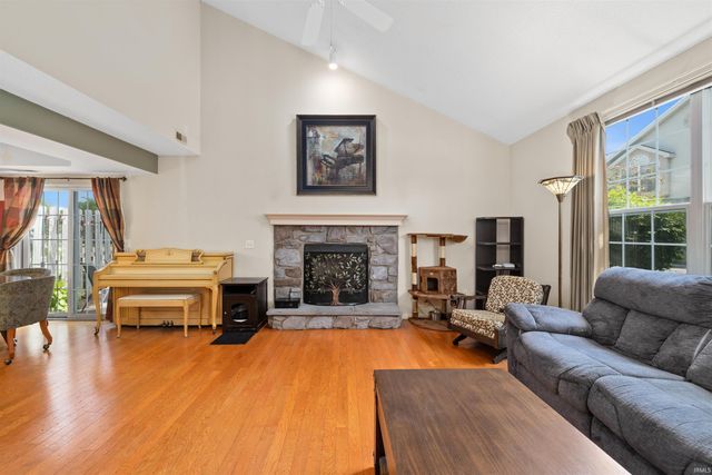 5715 Thornbriar Lane, Fort Wayne, IN 46835