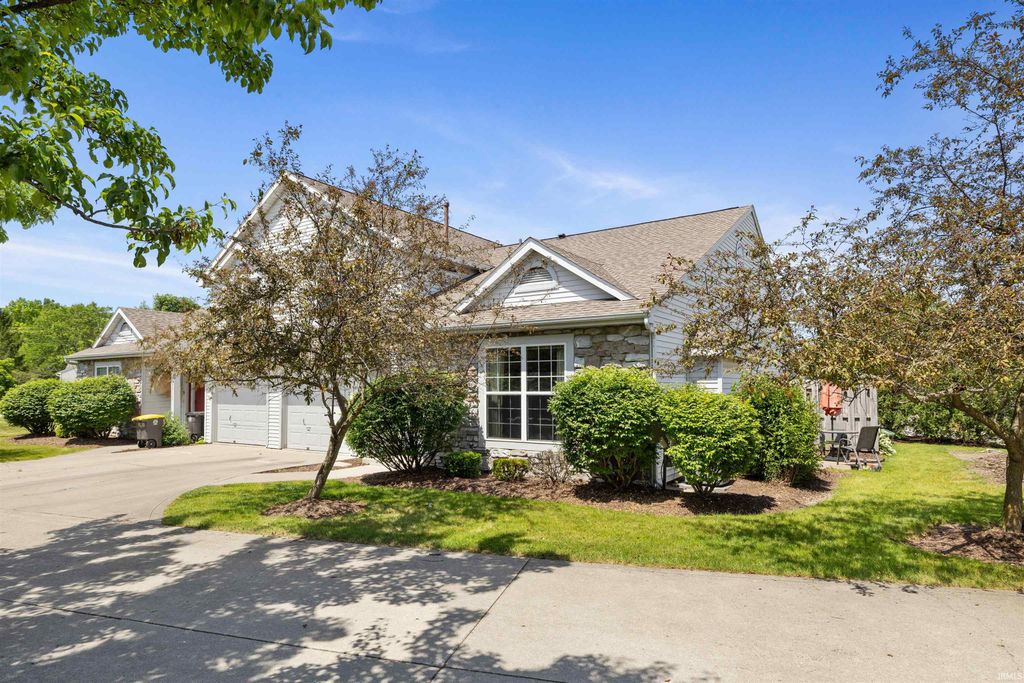 5715 Thornbriar Lane, Fort Wayne, IN 46835