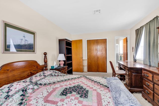 12 Aztec Court, Toms River, NJ 08757