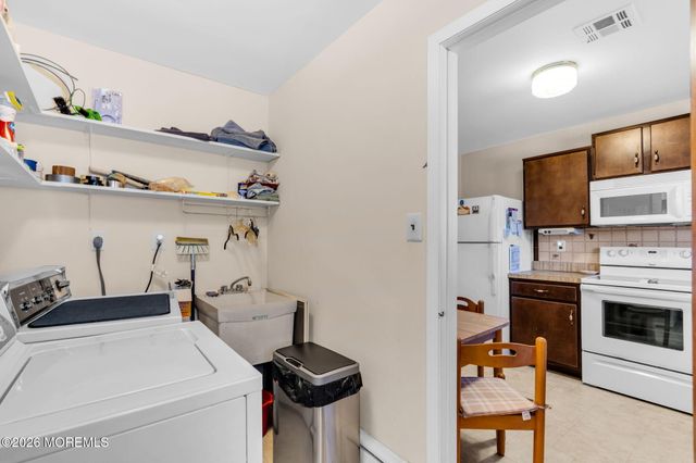12 Aztec Court, Toms River, NJ 08757