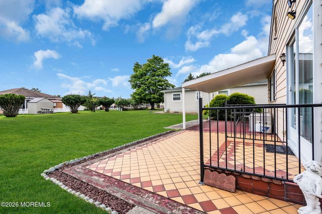 12 Aztec Court, Toms River, NJ 08757