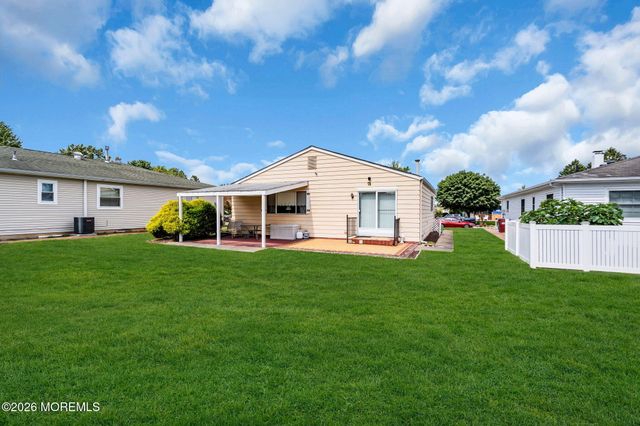 12 Aztec Court, Toms River, NJ 08757