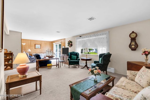 12 Aztec Court, Toms River, NJ 08757