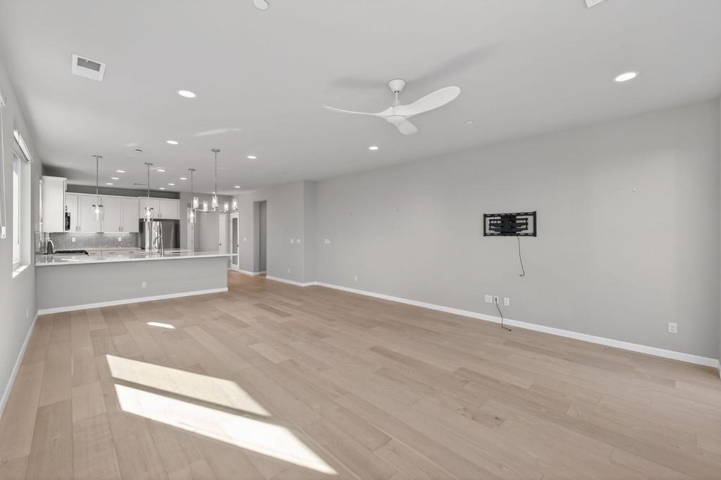 Image 13 of property listing at 2431 Creekview Drive, Merced, CA 95340