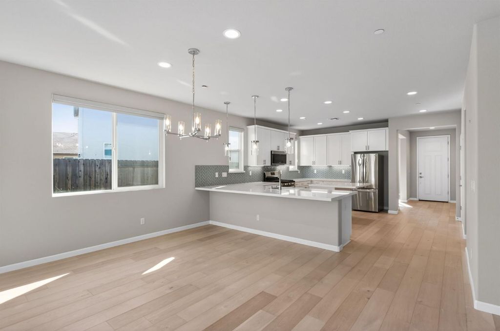 Image 15 of property listing at 2431 Creekview Drive, Merced, CA 95340