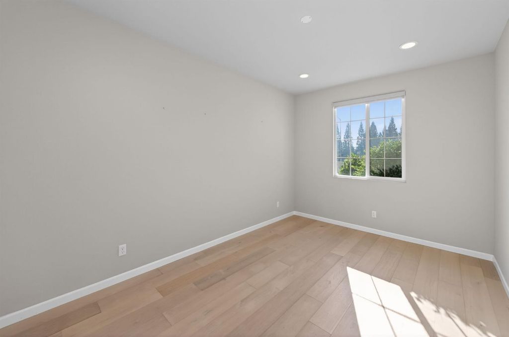 Image 16 of property listing at 2431 Creekview Drive, Merced, CA 95340